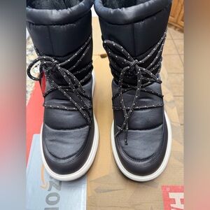 Helly Hansen women’s 8.5 isolabella boots- new